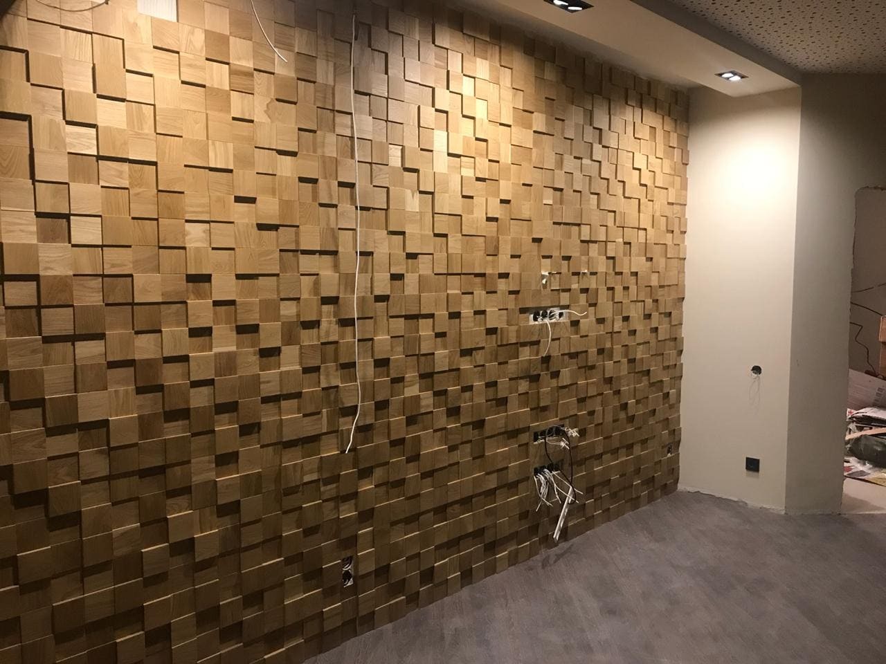 Декоративная стена в гостиной 