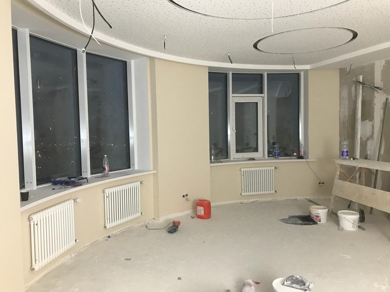 Фото реализации интерьера гостиной