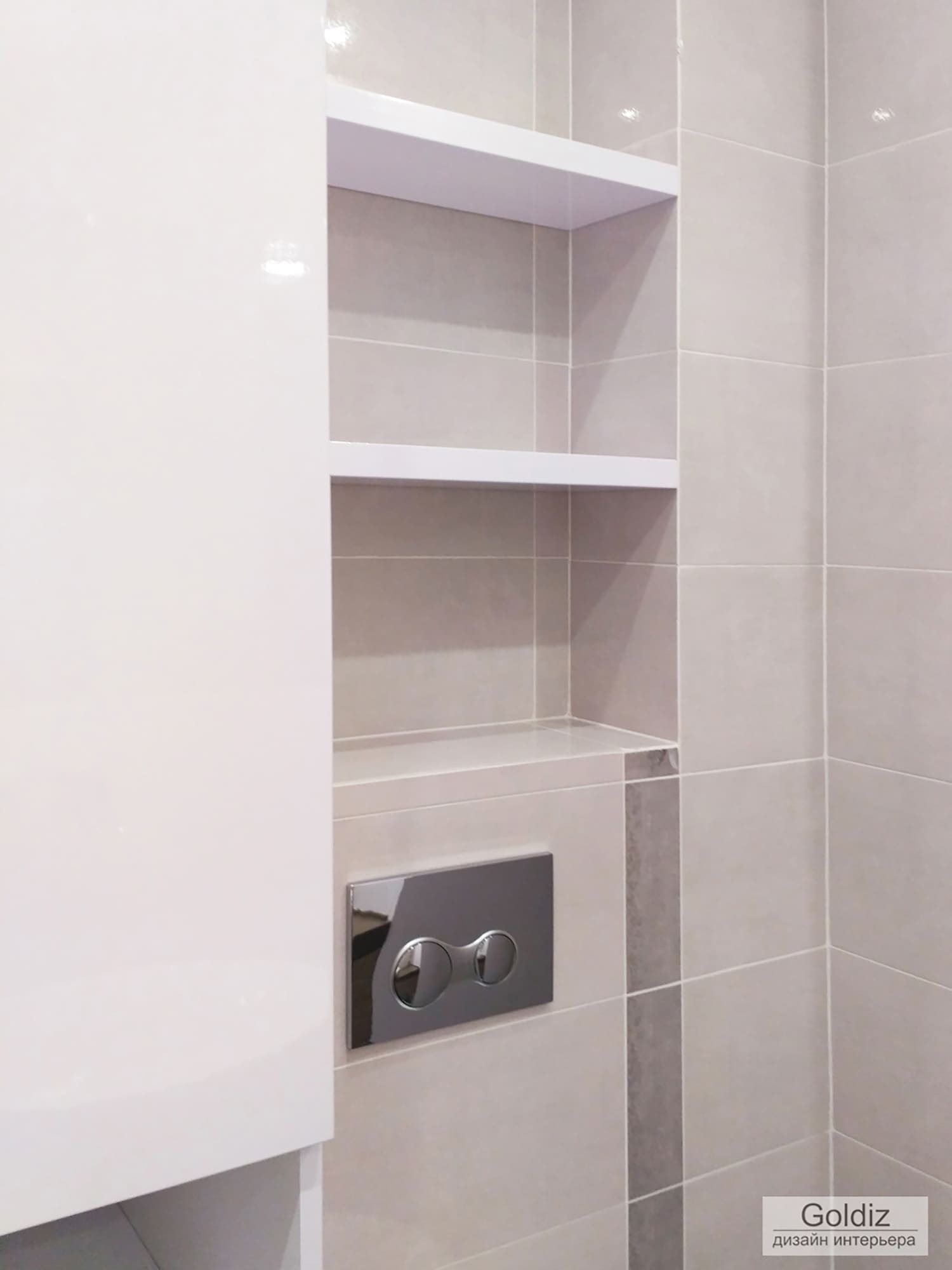 Планировка ванной комнаты сверху: ванна, раковина, унитаз, стиральная машина и система хранения &mdash; функциональный дизайн