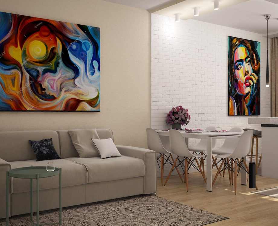 Просторная гостиная, оформленная в минималистичном стиле с яркими картинами, которые являются основным акцентом интерьера. Мягкий диван и стеклянный стол создают уютную атмосферу, а картины на стенах добавляют яркости и индивидуальности
