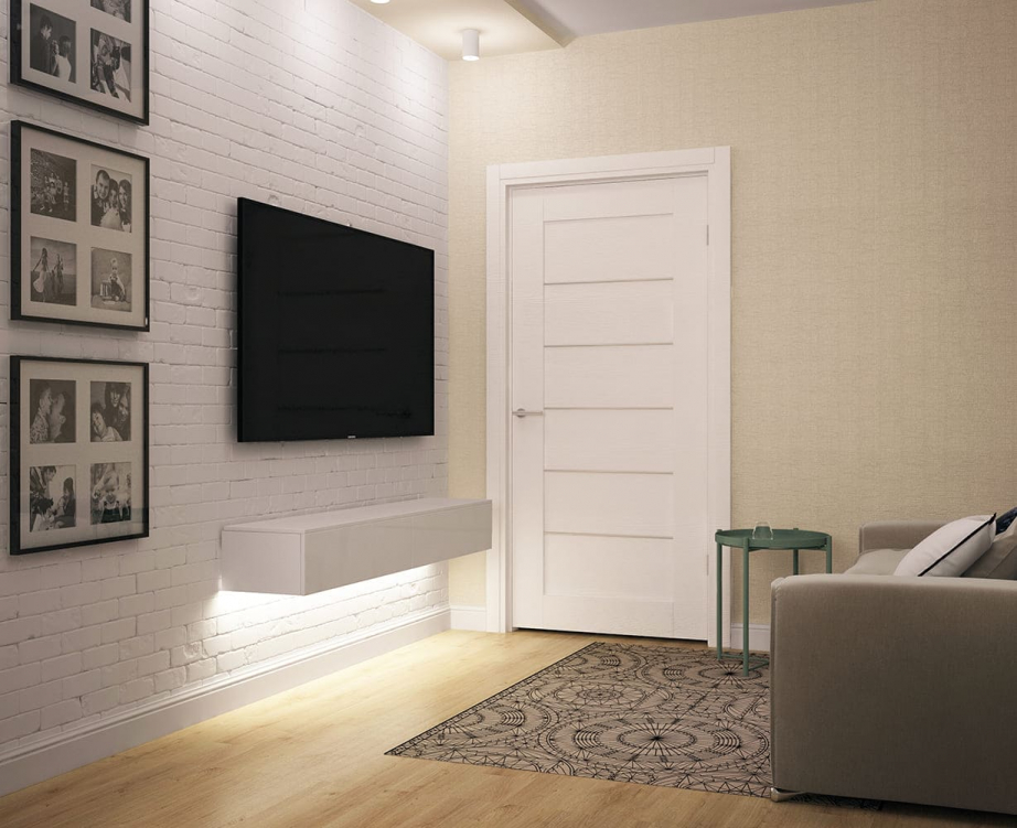  Гостиная в минималистичном стиле с белыми стенами, современным телевизором на подвесной тумбе и мягкими текстурами на полу. Этот интерьер сочетает в себе функциональность, простоту и стиль.